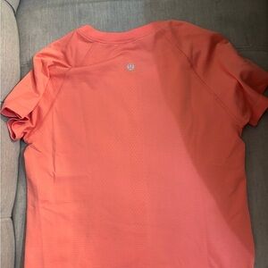 lululemon swiftly tech -  short sleeve - 2.0 race length - coral - size 6